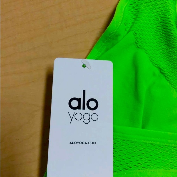 NWT! ALO Yoga! Glow stick Green Sports Bra S - Picture 4 of 4